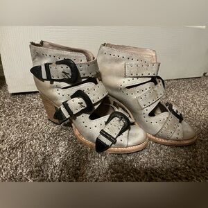 WORN ONCE gorgeous Freebird Violets